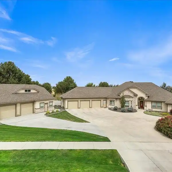 TOTAL TURNKEY SINGLE-LEVEL HOME ON A FULL ACRE