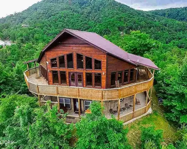 ULTIMATE MOUNTAIN ESCAPE IN WEARS VALLEY