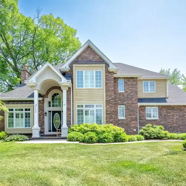 STATELY AND ELEGANT CUSTOM HOME PERFECT FOR ENTERTAINING