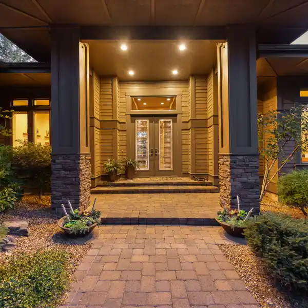 ELEGANT SINGLE-LEVEL LIVING IN AWBREY GLEN