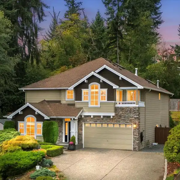 WILLOW CREEK HOME WITH STUNNING CASCADE VIEWS