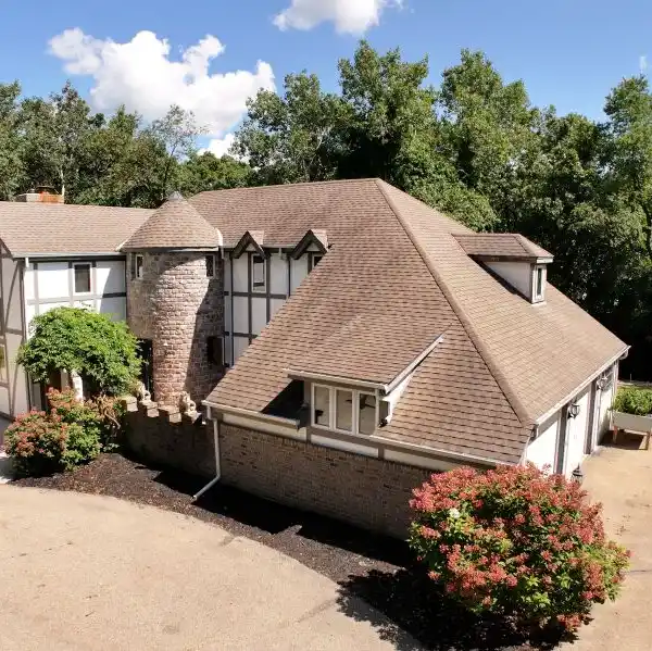 UNIQUE CUSTOM-BUILT RESIDENCE