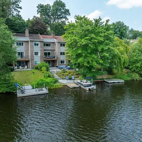 BEAUTIFULLY RENOVATED LAKEFRONT TOWNHOUSE