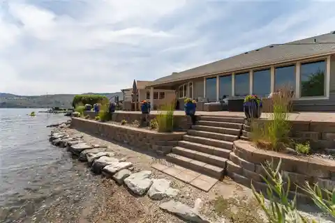 Waterfront Home on the Sunny North Shore of Lake Chelan