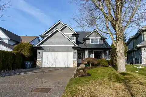 Warm and Inviting Home in Sought-after Heritage Trail