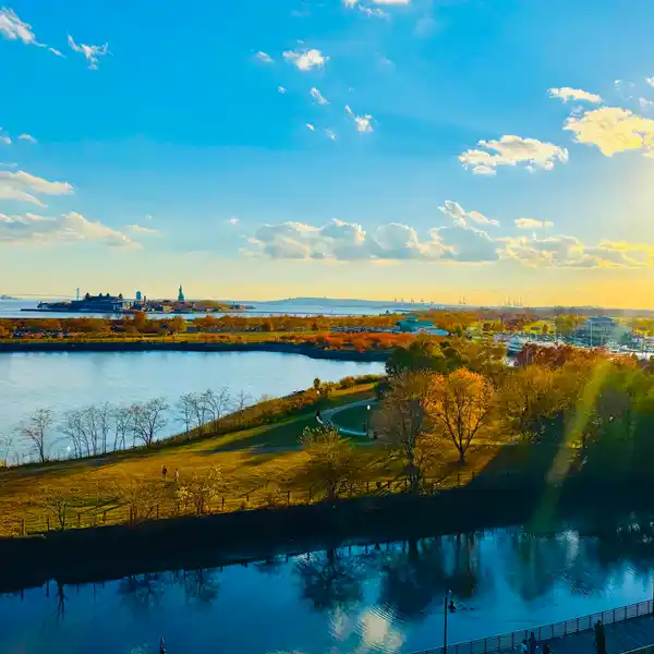 SUN-FILLED LUXURY HOME AT CLERMONT COVE