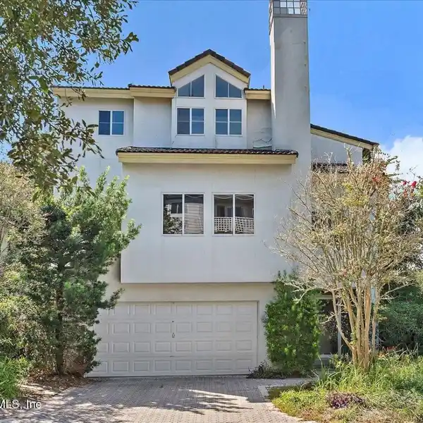 GREAT POTENTIAL IN AN AMAZING LOCATION