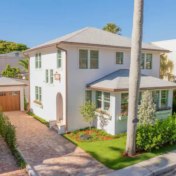 TURNKEY GEM IN THE HEART OF TOWN