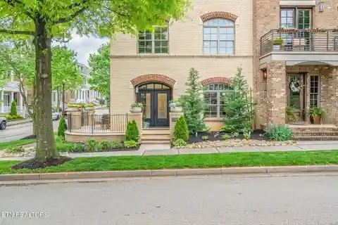 Sun-Filled Loft with Private Rooftop Oasis