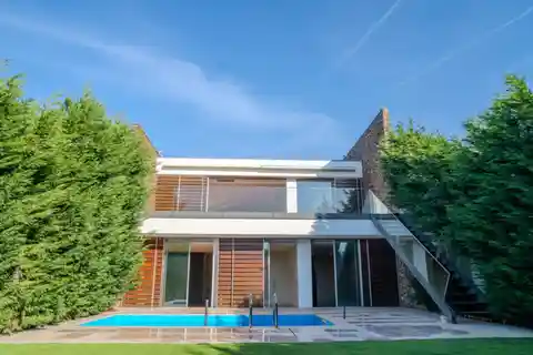 Beautiful Villa with Scenic Mountain Views