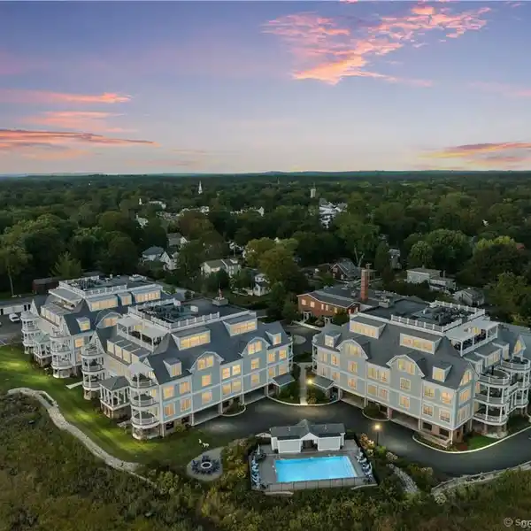 ELEGANCE AND COMFORT IN A DESIRABLE COMMUNITY