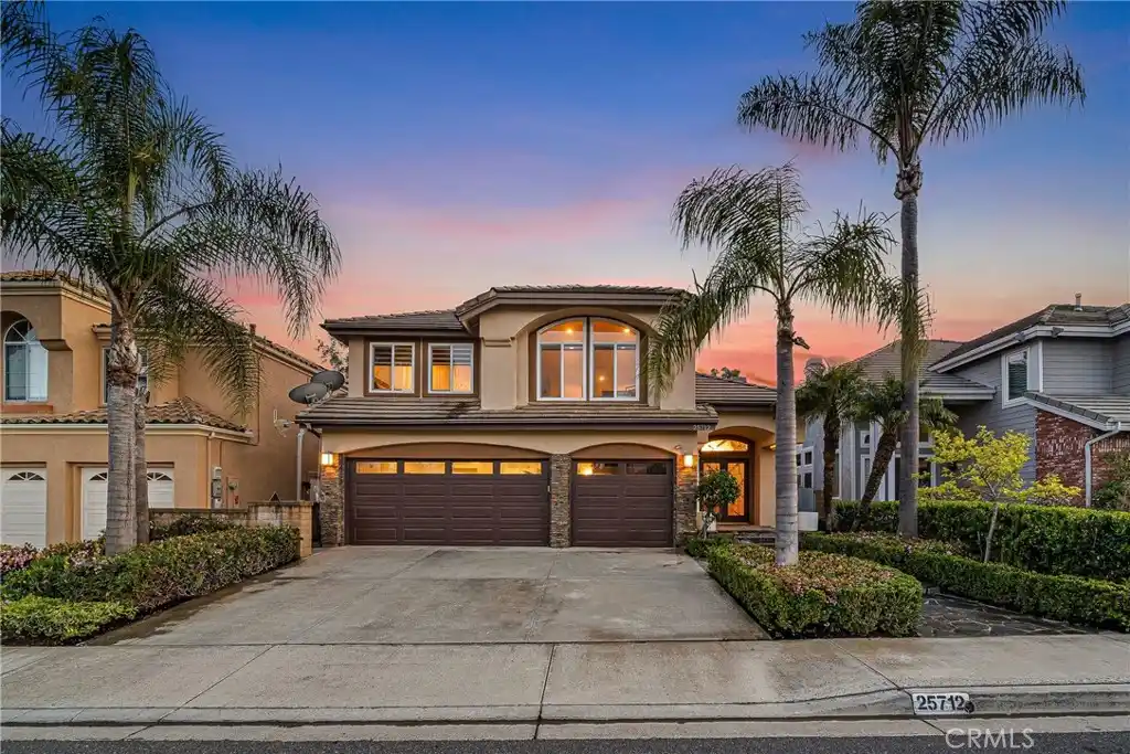 Gorgeous Residence in Sought-after Kamari