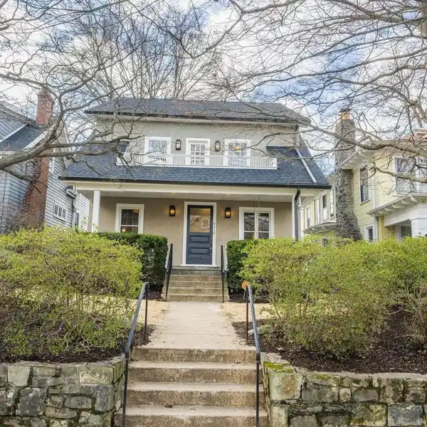 RENOVATED BUNGALOW WITH CARRIAGE HOUSE & CHARM