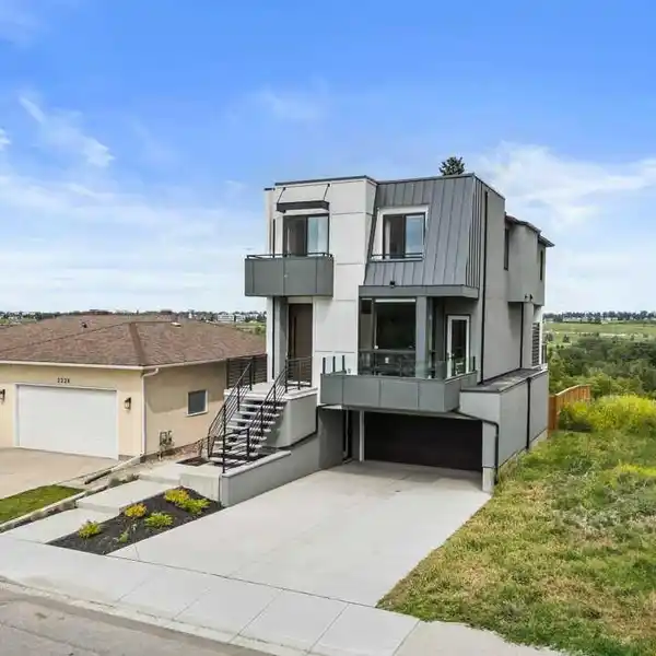 MODERN MASTERPIECE OVERLOOKING THE WINSTON GOLF CLUB