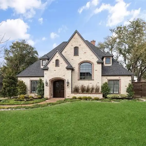 BEAUTIFULLY CRAFTED STONE TRADITIONAL HOME