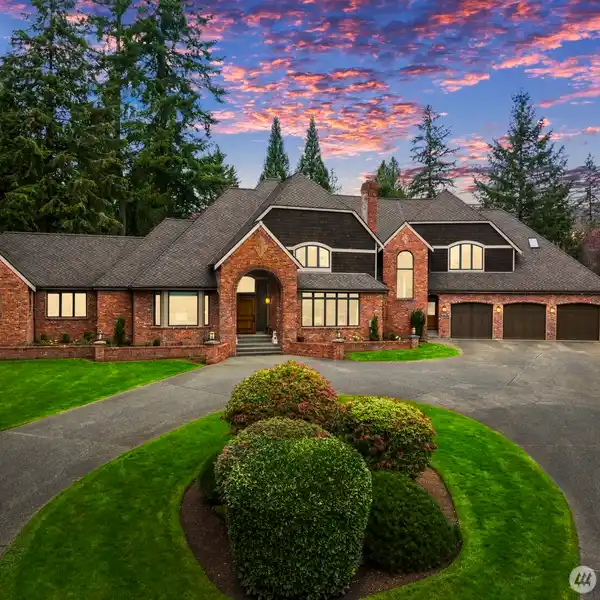 CAPTIVATING TUSCAN INSPIRED ESTATE HOME