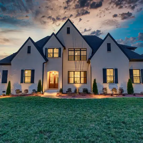 STUNNING BRENTWOOD BUILD WITH DESIGNER TOUCHES