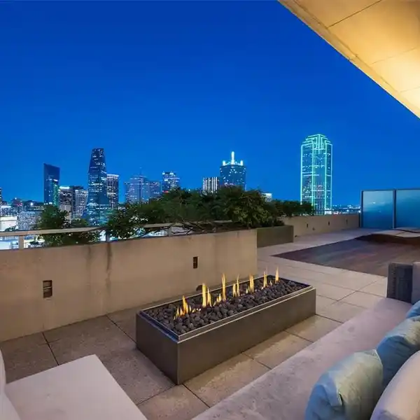 IMPECCABLE LUXURY PENTHOUSE WITH SWEEPING VIEWS