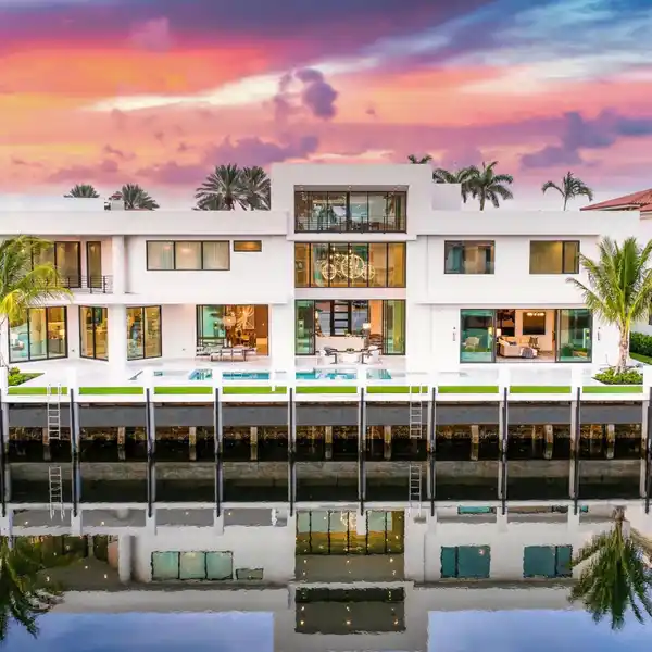 PANORAMIC WATER VIEWS