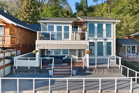 Experience Pnw Bliss in This Spectacular Residence