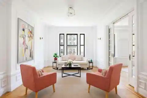Bright and Spacious Upper West Side Classic 8-Room Home