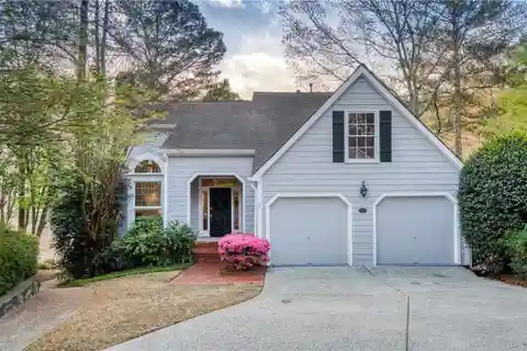 Peaceful Waterfront Living in the Spinnakers of Windward