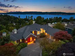 Northwest Contemporary Above Lake Washington