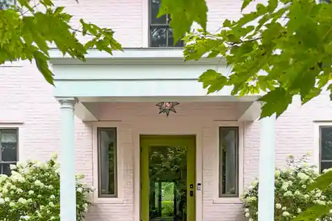 Timeless 18th-Century Georgian Stone Home