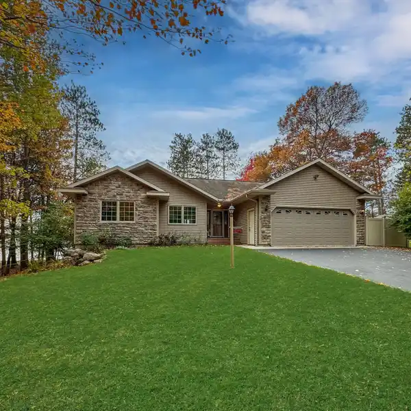 MOVE-IN READY HOME ON LAKE NOKOMIS