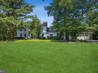 Casually Elegant Home in Peachtree Point