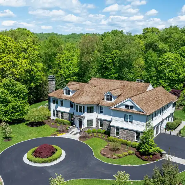 SOPHISTICATED COUNTRY ESTATE