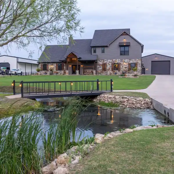 EXCEPTIONAL CUSTOM-BUILT ESTATE