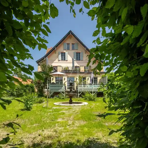 HISTORICAL CHARM WITH MODERN COMFORT