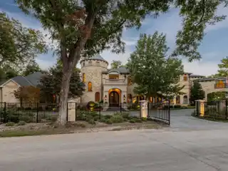 Majestic Luxury Cul-De-Sac Home