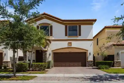 Spacious Home in Exclusive Grand Bay Doral