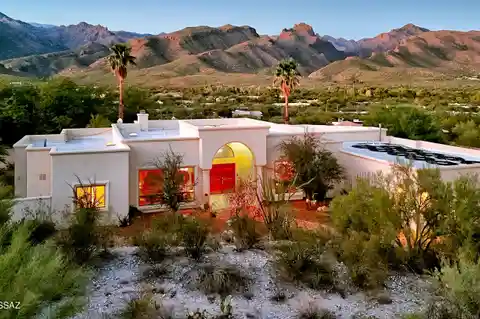 Elegant Tucson Oasis with Sparkling Pool