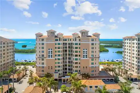 Waterfront End-unit Retreat