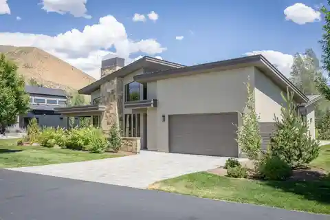Open-Plan Single-Level Sanctuary