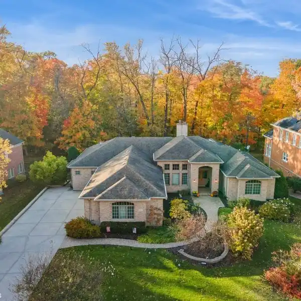PRIVATE LUXURY ESTATE IN ABBEY WOODS