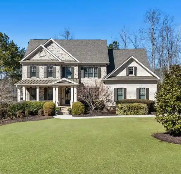 BEAUTIFULLY UPDATED HOME IN SOUGHT-AFTER LAKE HAVEN