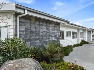 Elegant Waimauku Retreat with Panoramic Views