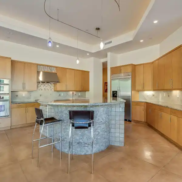 ELEGANT DESERT RETREAT