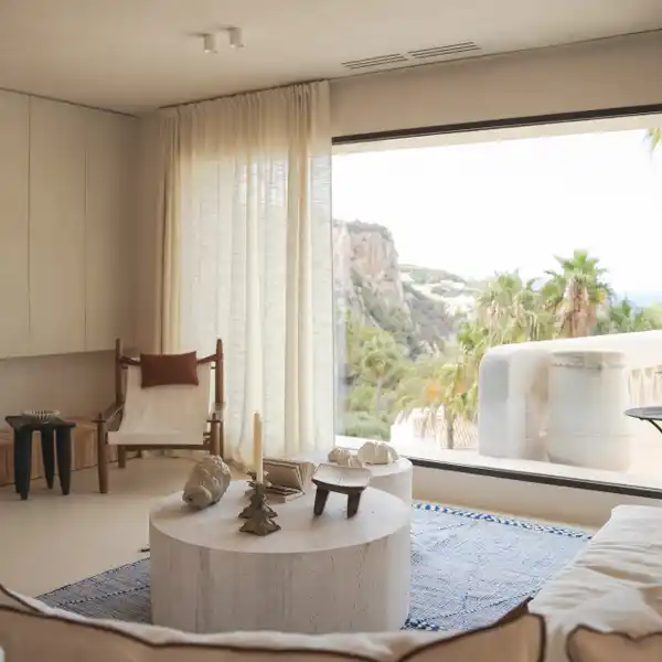 ELEGANT VILLA WITH INFINITY POOL