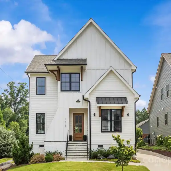 BEAUTIFUL NEWLY BUILT HOME NEAR DOWNTOWN