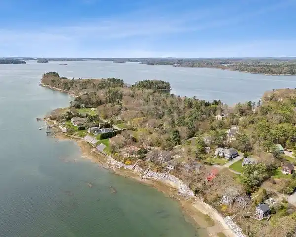 ULTIMATE COASTAL RETREAT IN FREEPORT