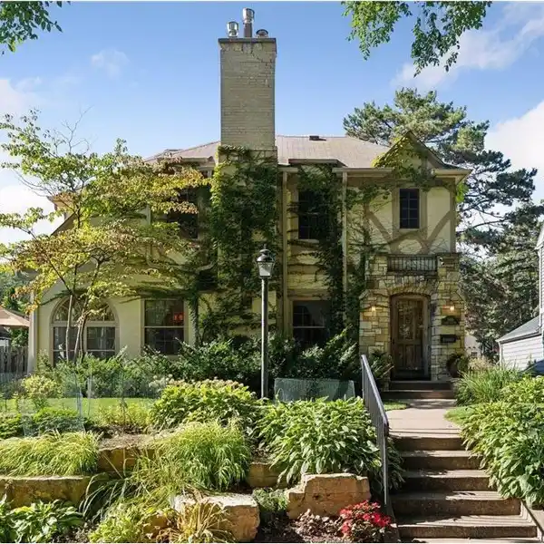 BEAUTIFULLY UPDATED 1930S CLASSIC