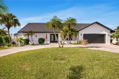 Warmth and Comfort with Contemporary Flair