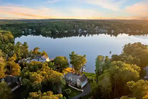 Spectacular Luxury Lakefront Home