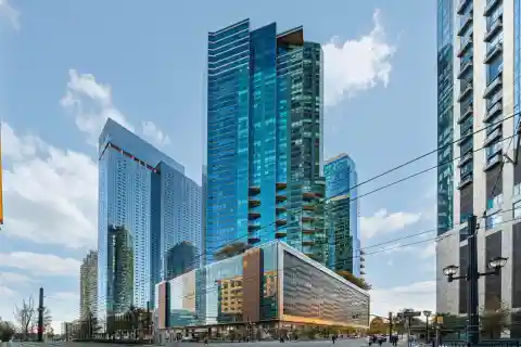 Luxury Glass-Curtain Residence in Paulus Hook