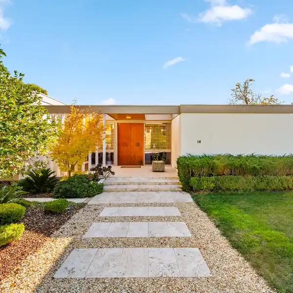 STRIKING AND SPACIOUS MID-CENTURY MODERN HOME